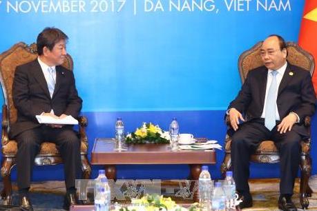Thủ tướng Nguyễn Xuân Phúc tiếp Bộ trưởng Tái thiết kinh tế Nhật Bản
