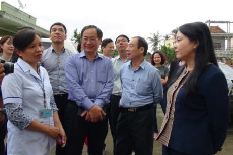 Bộ trưởng Y tế  kiểm tra phòng chống dịch bệnh sau bão số 12 tại Khánh Hòa