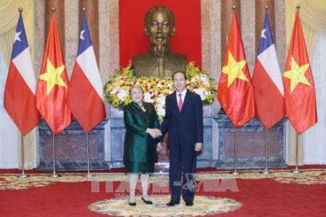 Chủ tịch nước Trần Đại Quang đón Tổng thống Chile Michelle Bachelet