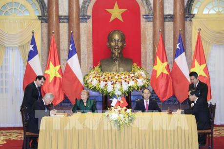 Chủ tịch nước Trần Đại Quang hội đàm với Tổng thống Chile Michelle Bachelet