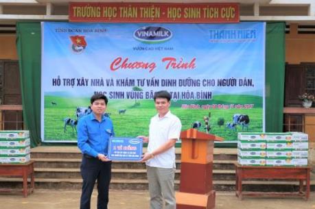 Vinamilk hỗ trợ 3 tỷ đồng cho người dân vùng lũ
