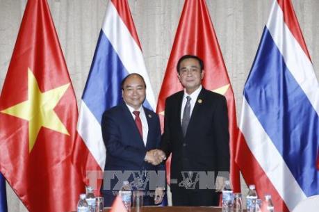 Thủ tướng Chính phủ Nguyễn Xuân Phúc gặp Thủ tướng Thái Lan