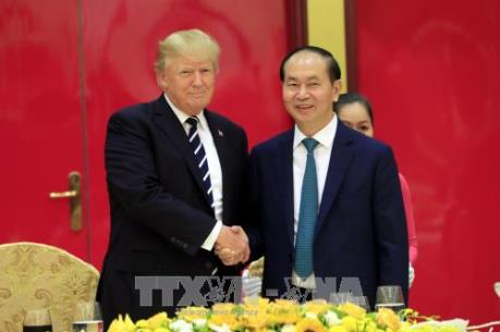 Chủ tịch nước Trần Đại Quang chủ trì Quốc yến chào mừng Tổng thống Hoa Kỳ Donald Trump