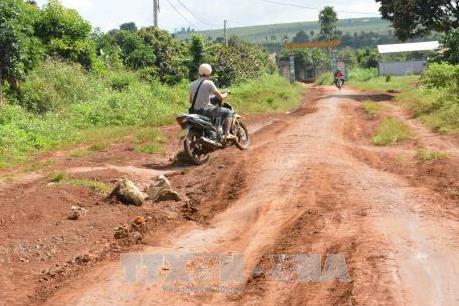 Cà Mau đề xuất tiết kiệm chi ngân sách cho khắc phục đường giao thông nông thôn xuống cấp