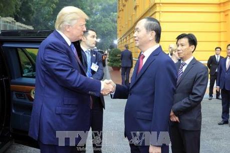 Chủ tịch nước Trần Đại Quang đón tiếp Tổng thống Hoa Kỳ Donald Trump
