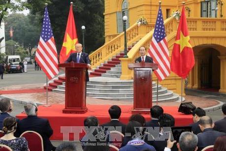 Chủ tịch nước Trần Đại Quang và Tổng thống Hoa Kỳ Donald Trump chủ trì họp báo