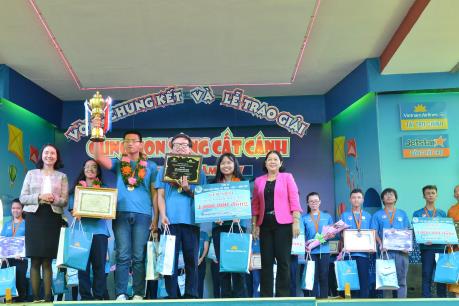  Cuộc thi “Cùng non sông cất cánh” do Vietnam Airlines tài trợ đã tìm ra nhà vô địch