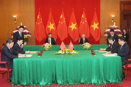 Việt Nam, Trung Quốc ký kết và trao 19 văn kiện hợp tác