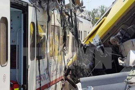 Trật đường ray, tàu hỏa lao hẻm núi, ít nhất 60 người thương vong