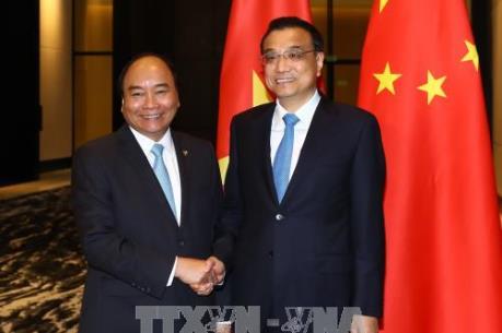 Hội nghị Cấp cao ASEAN 31: Thủ tướng Nguyễn Xuân Phúc hội kiến Thủ tướng Trung Quốc