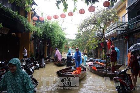 Ngăn chặn nguy cơ dịch bệnh bùng phát sau mưa lũ vừa qua