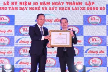 Bộ Giao thông Vận tải tặng bằng khen Trung tâm Dạy nghề Đông Đô nhân kỷ niệm 10 năm