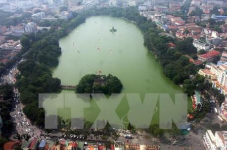Hà Nội sẽ nạo vét bùn, đất làm sạch hồ Gươm