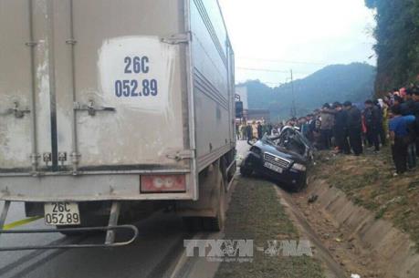 Xe ô tô con va chạm với xe tải, 4 người tử vong tại chỗ