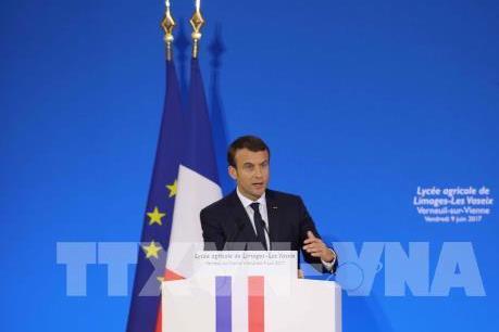 Pháp công bố 13 nhà khoa học Mỹ giúp "hành tinh chúng ta vĩ đại trở lại"