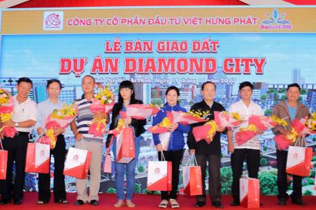 Bàn giao đất nền dự án Diamond City cho khách hàng