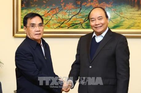 Thủ tướng Nguyễn Xuân Phúc tiếp nguyên Thủ tướng Lào