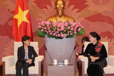 Chủ tịch Quốc hội Nguyễn Thị Kim Ngân tiếp Đại sứ Singapore