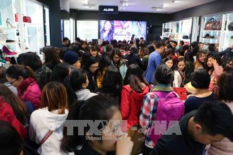 Nhộn nhịp không khí mua hàng tại Hà Nội ngày Black Friday