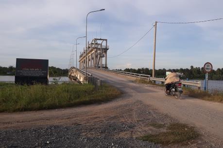 Bến Tre khắc phục chống thấm cống Sơn Đốc 2