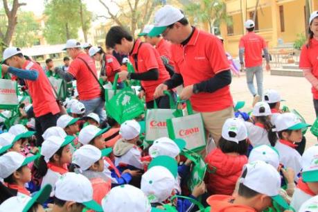 Canon Việt Nam tuyên truyền bảo vệ và ra quân làm sạch môi trường  