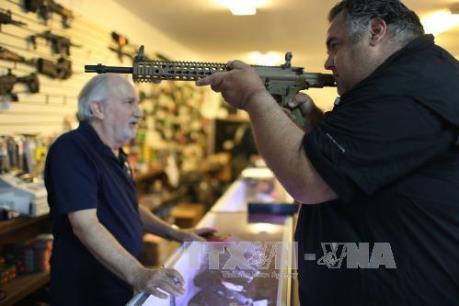 Đề nghị kiểm tra lý lịch để mua súng lập kỷ lục mới trong ngày "Black Friday" tại Mỹ