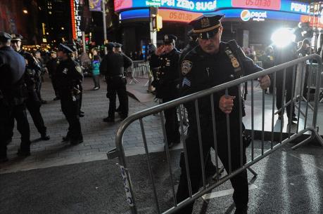 Nổ súng tại trung tâm thương mại ở New York, Mỹ