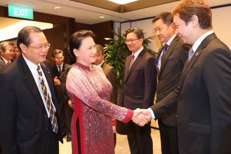 Chủ tịch Quốc hội tiếp đại diện doanh nghiệp Singapore đầu tư tại Việt Nam