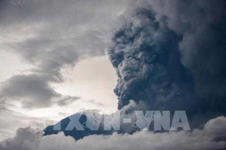 Núi lửa trên đảo Bali lại phun tro bụi