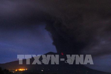 Indonesia tiếp tục đóng cửa sân bay Bali vì tro bụi núi lửa