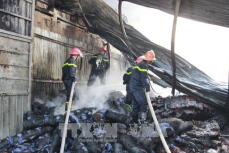 Thái Nguyên: Hỏa hoạn thiêu rụi 6.000 m2 nhà xưởng của một doanh nghiệp may mặc