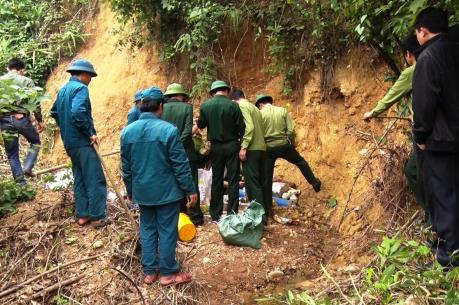 Phá huỷ gần 300 kg bom và vật liệu nổ