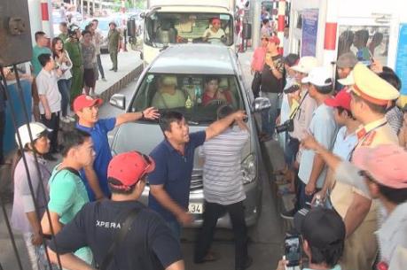 Trạm BOT Cai Lậy phải "xả" lần thứ 2 trong ngày