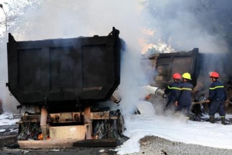 Tai nạn giao thông làm 4 xe ô tô bốc cháy