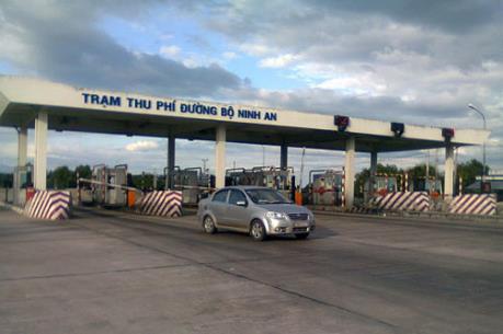 Hàng chục ô tô cố tình cản trở giao thông tại Trạm thu phí Ninh An, Khánh Hòa