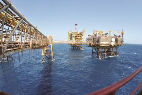 Giá dầu thế giới đảo chiều đi lên