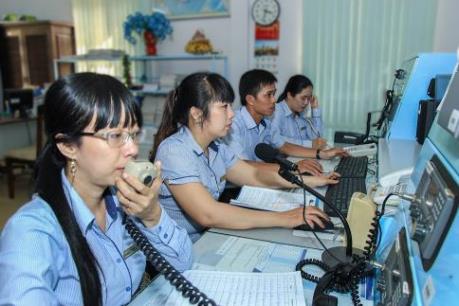 Trợ giúp khẩn cấp cho 2 tàu cá cùng 23 thuyền viên đang gặp nạn