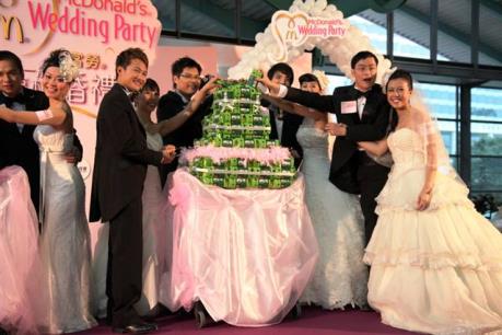 Giới trẻ Hong Kong (Trung Quốc) chi bộn tiền đề "về chung một nhà"