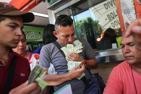 Quốc hội Venezuela công bố số liệu lạm phát lên tới 4 con số