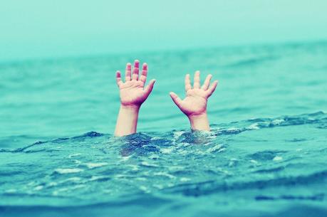 Tìm thấy thi thể 2 học sinh bị nước lũ cuốn trôi trên sông