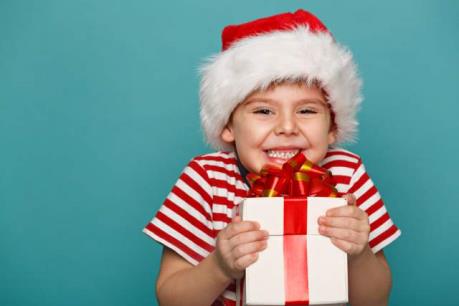 Mẹo chọn quà Noel cho bé theo từng độ tuổi