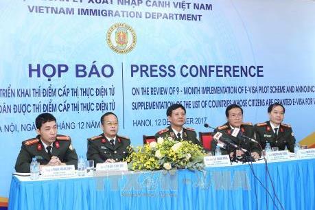 Số lượng thị thực điện tử cấp cho người nước ngoài tăng nhanh theo từng tháng