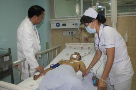 Cứu sống bệnh nhân bị dập nát cả 2 chân