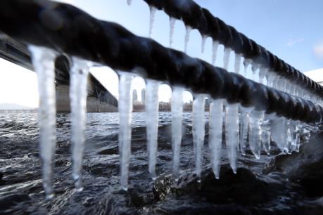 Sông Hàn ở Seoul đóng băng sớm nhất trong 71 năm qua