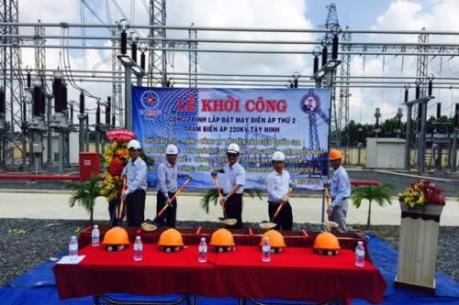 Đường dây 500 kV Bắc-Nam vẫn truyền tải cao