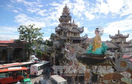 Tượng Phật bằng Hoa bất tử chùa Linh Phước Đà Lạt xác lập kỷ lục thế giới