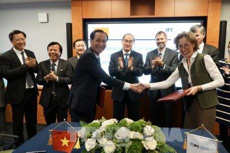 Tiếp tân đối ngoại thúc đẩy quan hệ Việt Nam-Hoa Kỳ