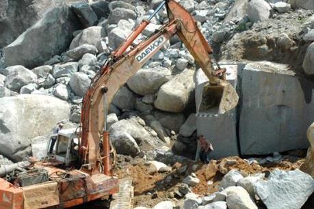 Hỗ trợ, thăm hỏi các gia đình bị nạn trong vụ sập mỏ đá ở Quỳ Hợp