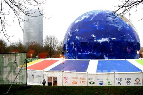 Le Monde bàn về đề xuất tài trợ cho quá trình chuyển đổi năng lượng