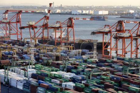 Nhật Bản đạt thặng dư thương mại tháng thứ sáu liên tiếp